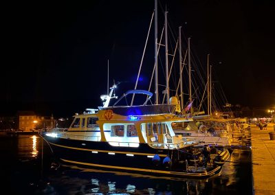 Am Hafen von Ibiza mit dem Boot Thor
